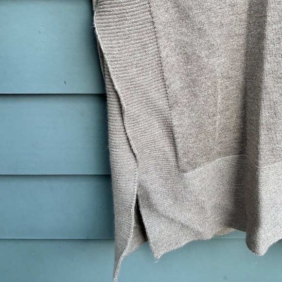 Cyrus women’s cowl neck sweater camel color size small in great condition - Picture 5 of 8